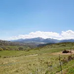 Petit Mitoyen Pyrenees 2000 Chalet