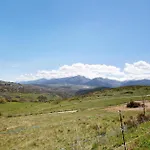 Petit Mitoyen Pyrenees 2000 Chalet
