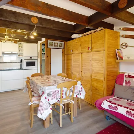 Petit Mitoyen Pyrenees 2000