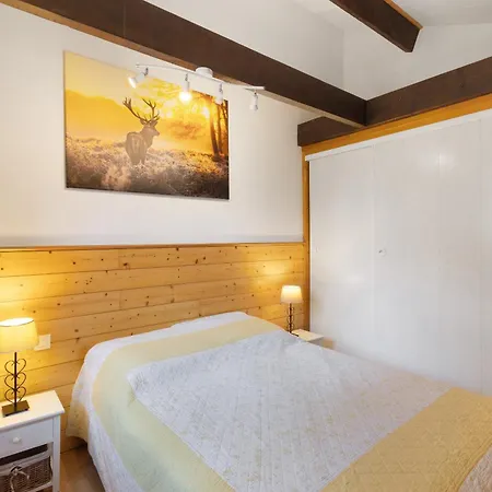 Petit Mitoyen Pyrenees 2000 *