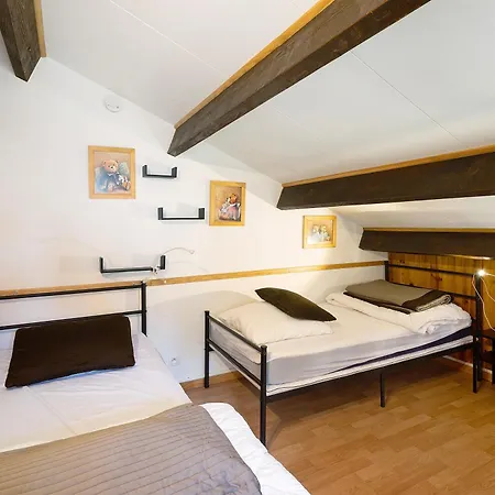 Petit Mitoyen Pyrenees 2000